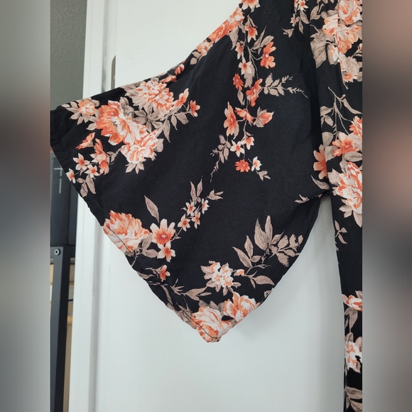 Wrap dress, size medium - Picture 4 of 12